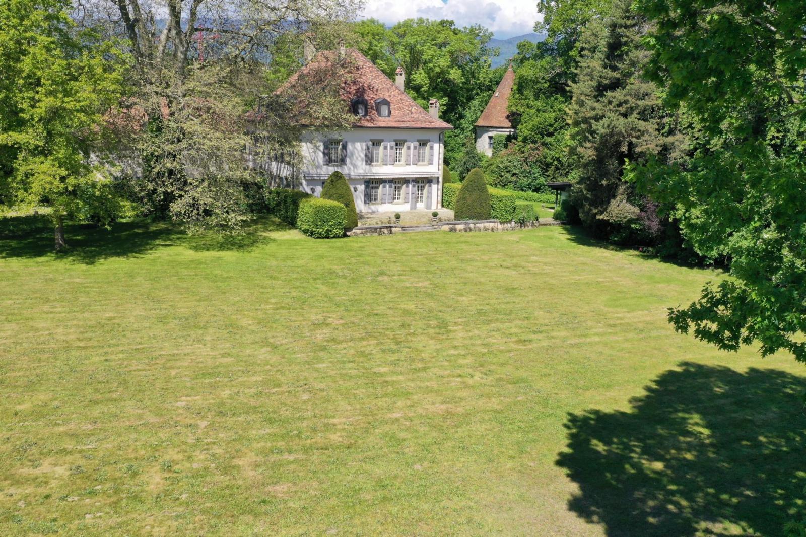 Manoir du XVème siècle sis sur 27'000 m²